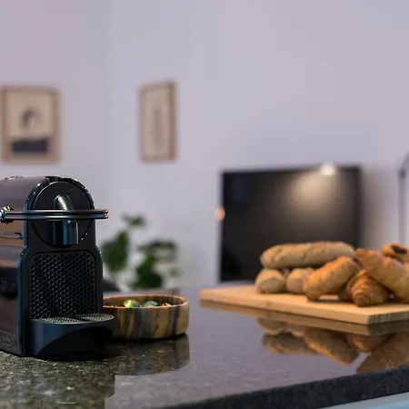 Bruno's Downtown Apartment *